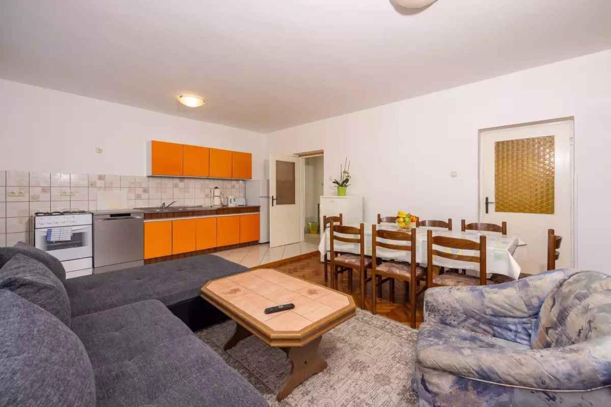 Four-Bedroom Apartment In Crikvenica II Bagian luar foto