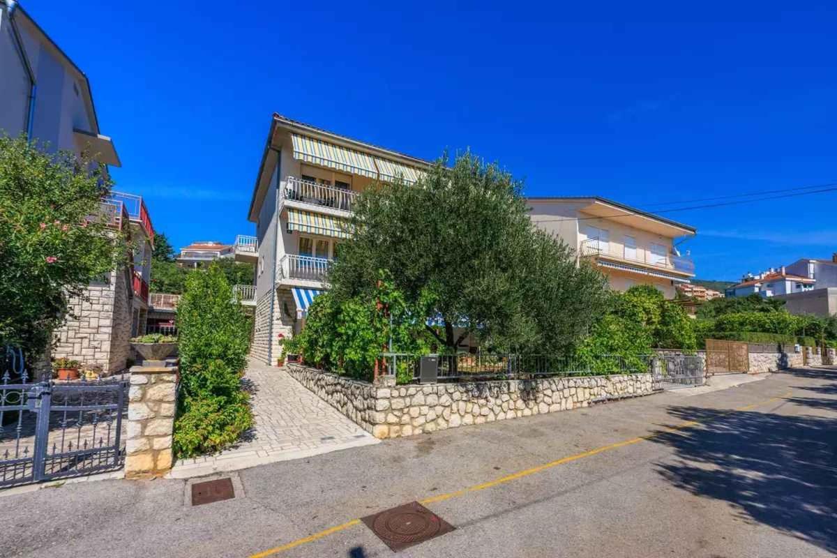 Four-Bedroom Apartment In Crikvenica II Bagian luar foto
