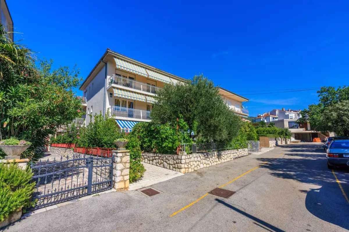 Four-Bedroom Apartment In Crikvenica II Bagian luar foto